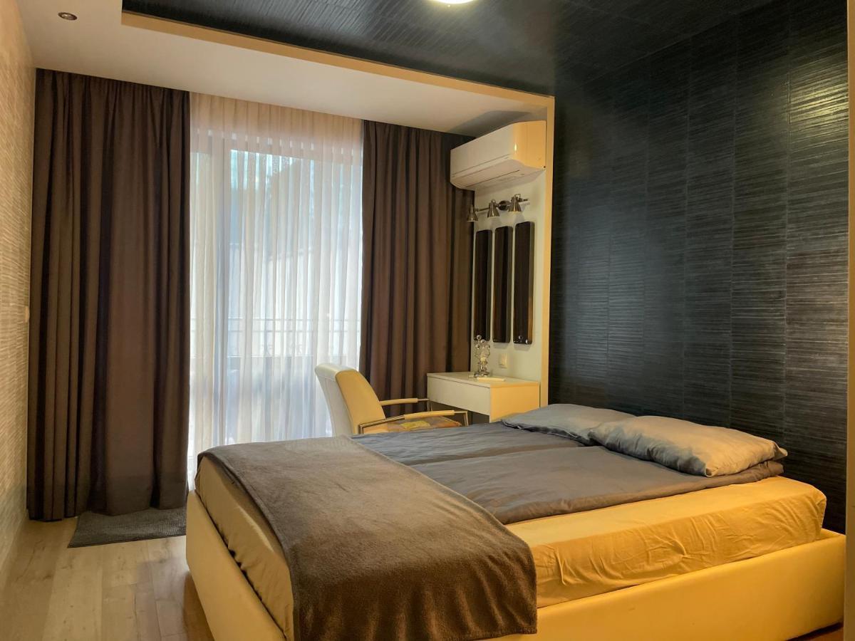 Luxury In Center 1